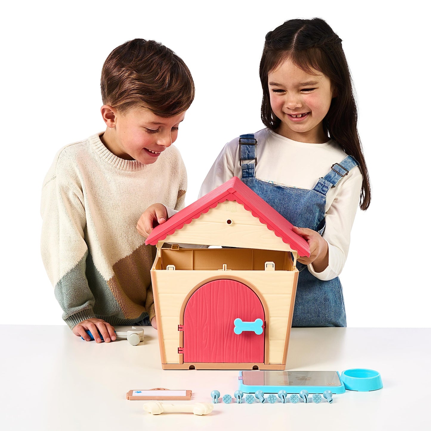 Little Live Pets My Kitty's Home | Interactive Plush Toy Kitten & House, Surprise Reveal with 25+ Sounds & Reactions. Build Kitty's Home - Easy Build DIY Home, Batteries Included. for Kids Ages 5+